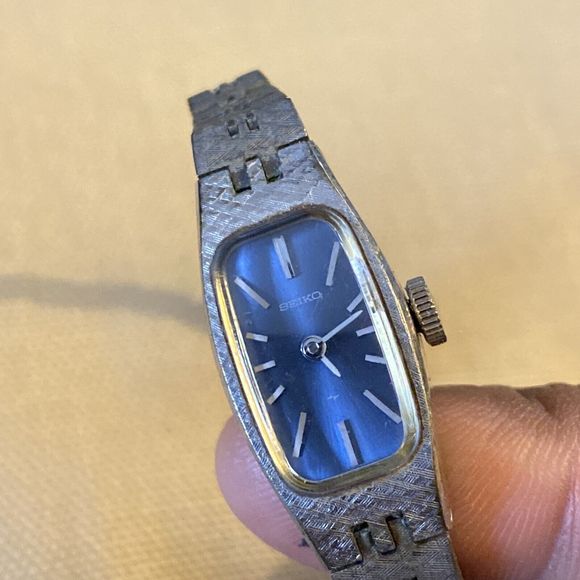 Vintage Seiko Watch Women Silver Tone Rectangle Case Blue Dial Manual Wind 6.25" - Picture 2 of 10